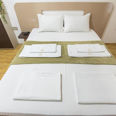4 Rooms Apartments Ниш Экстерьер фото