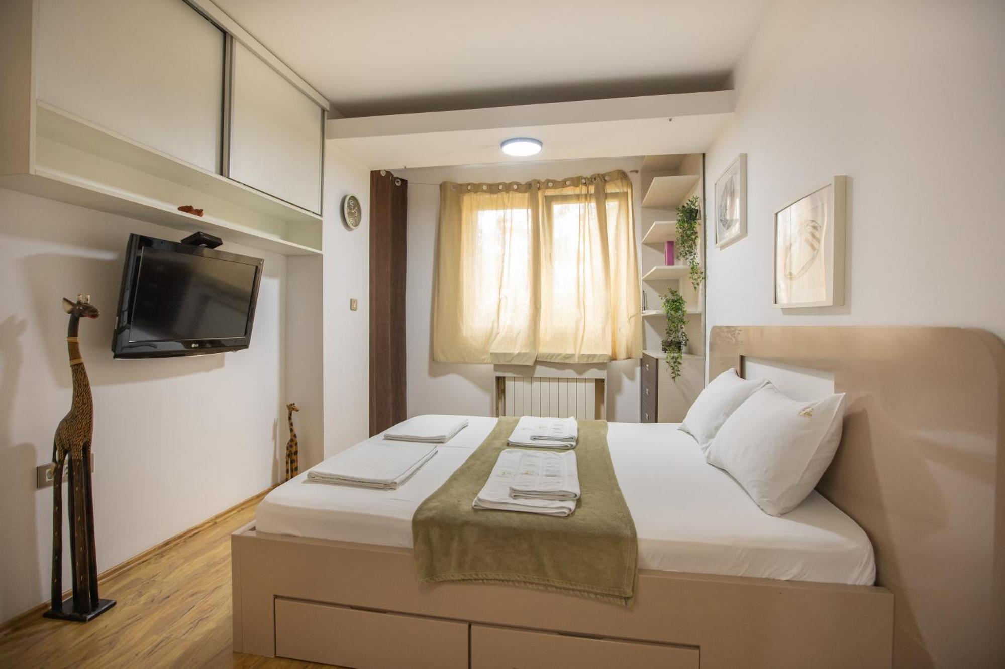 4 Rooms Apartments Ниш Экстерьер фото