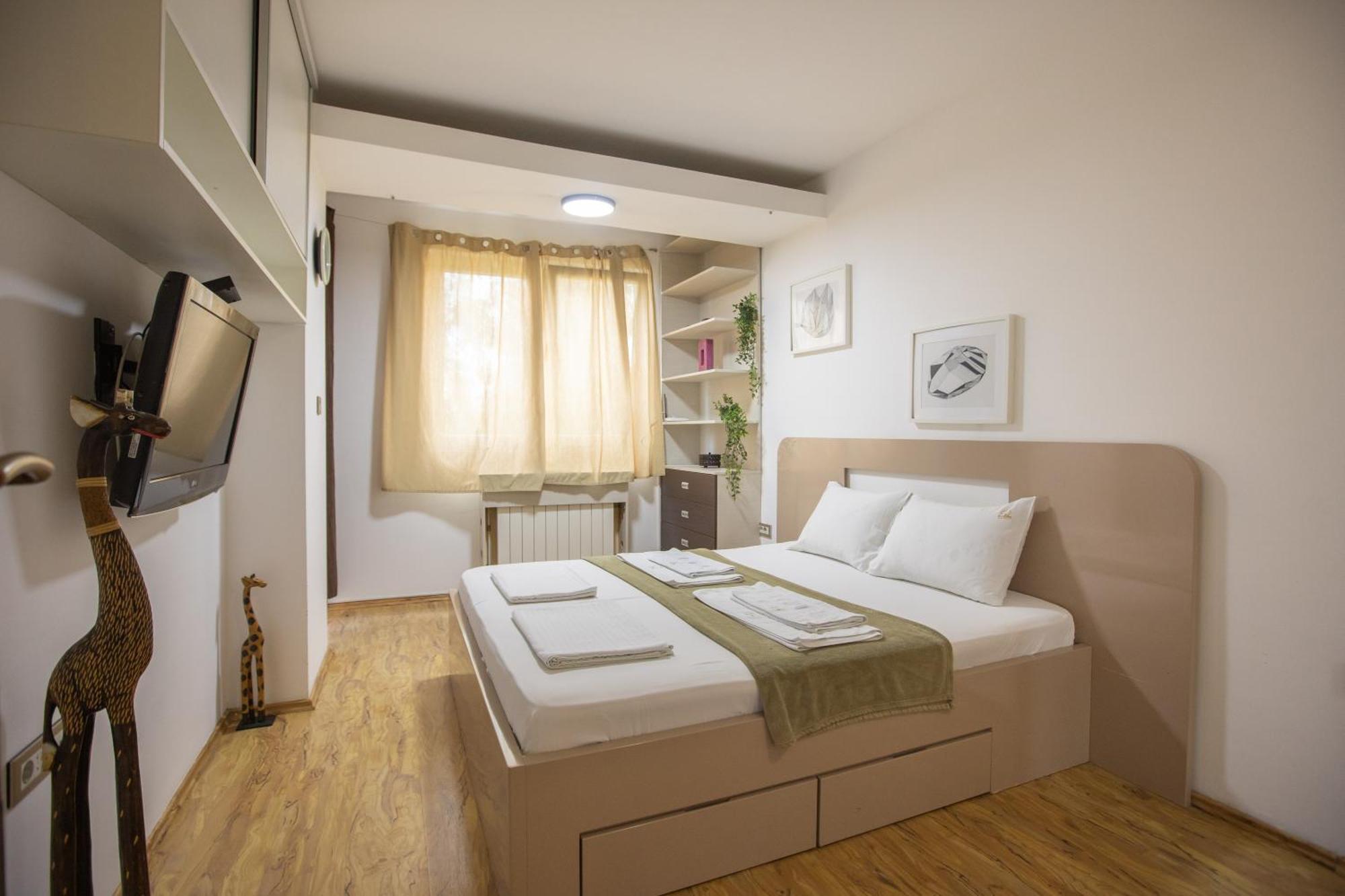 4 Rooms Apartments Ниш Экстерьер фото