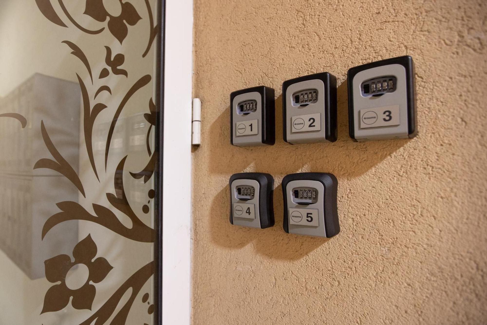 4 Rooms Apartments Ниш Экстерьер фото