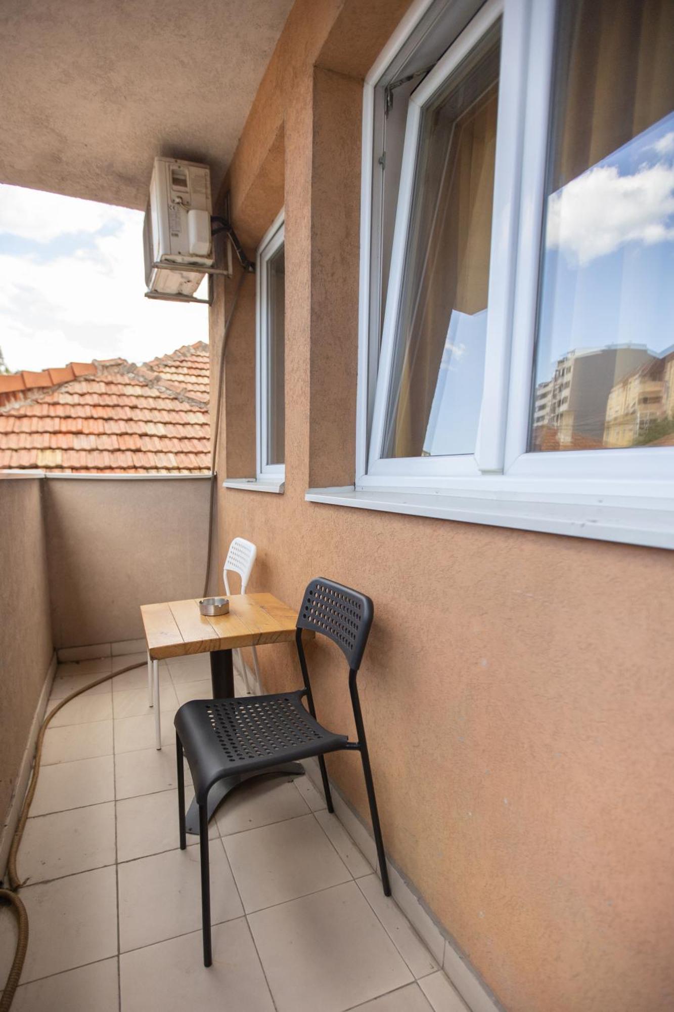 4 Rooms Apartments Ниш Экстерьер фото