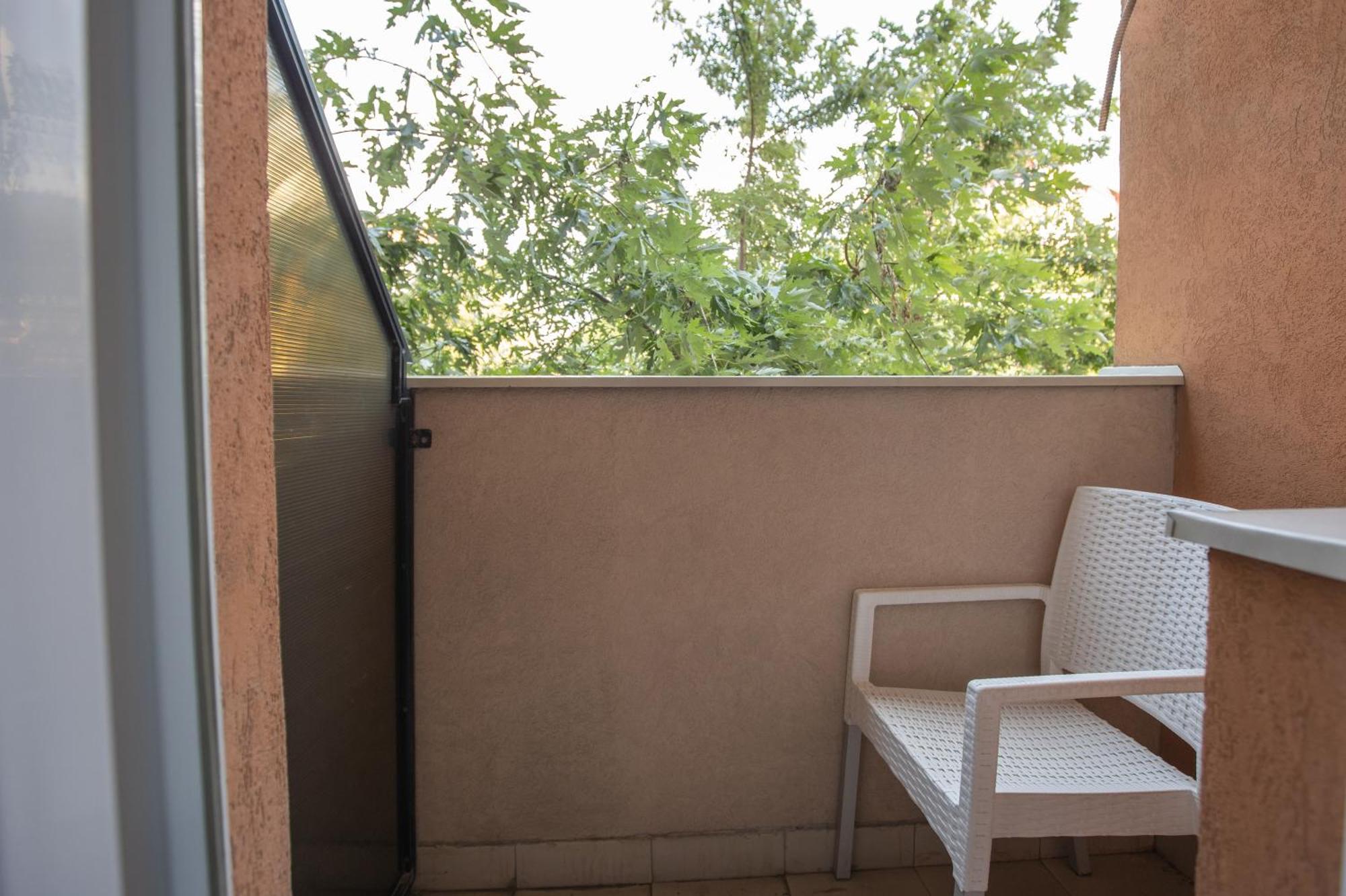4 Rooms Apartments Ниш Экстерьер фото