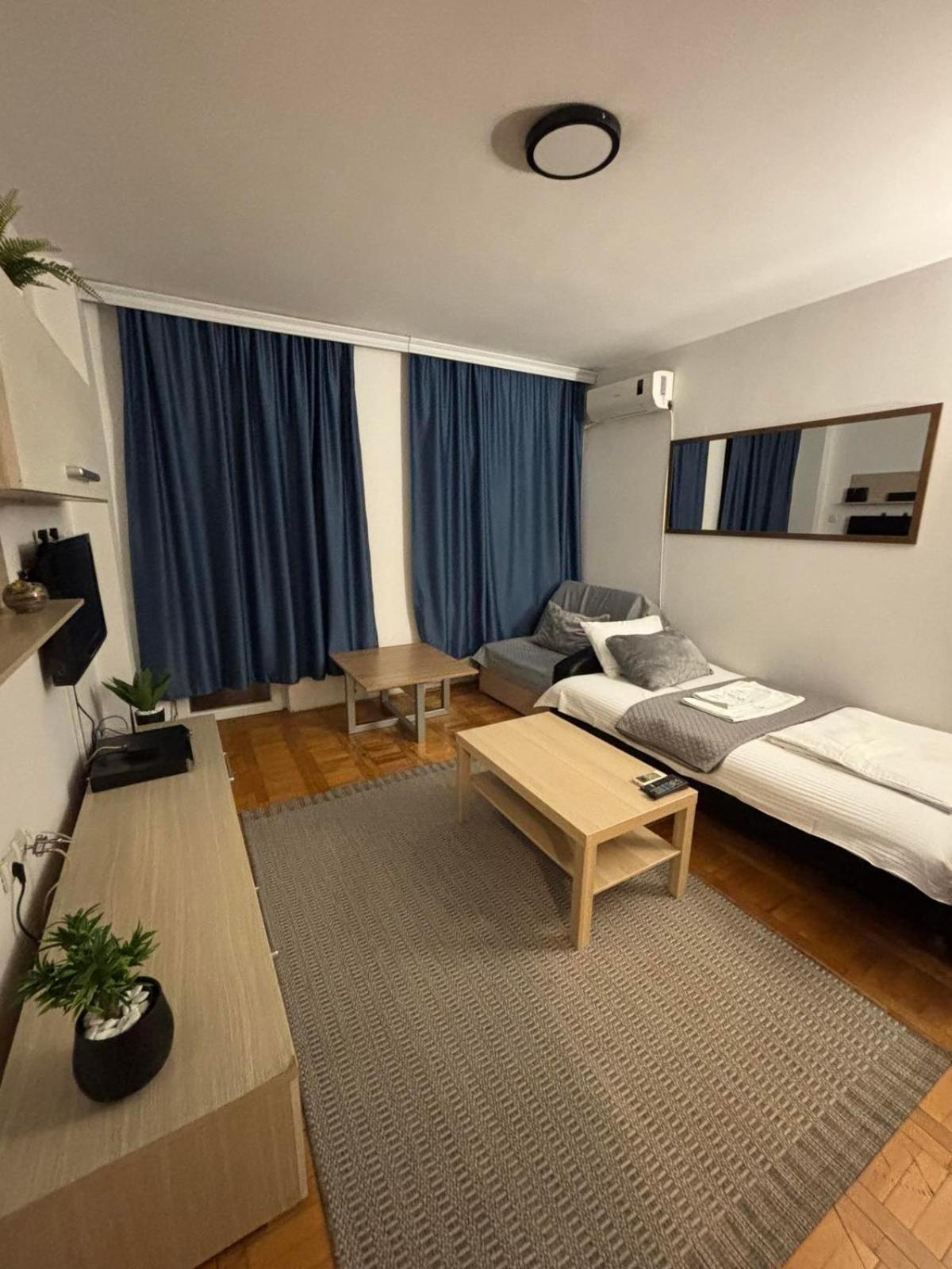4 Rooms Apartments Ниш Экстерьер фото
